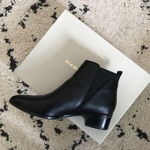 Marc Fisher LTD Yale Chelsea Boot Women size 6 like new